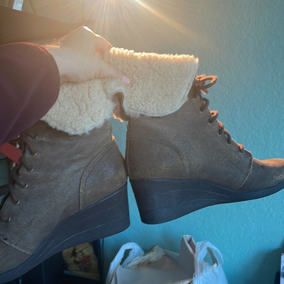 UGG Zea Wedge Waterproof Shearling Leather Boots - Picture 5 of 5